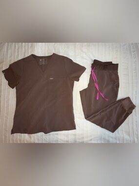 Figs Catarina Top/ Zamora Bottoms Scrub Set